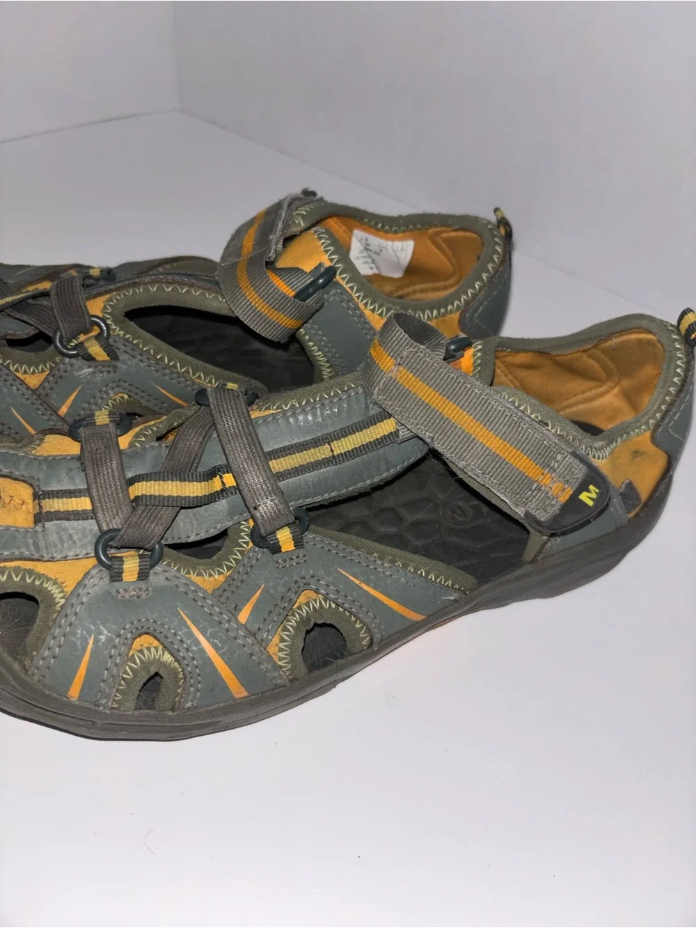 Men's Outdoor Closed-Toe Sandals in Gray and Mustard